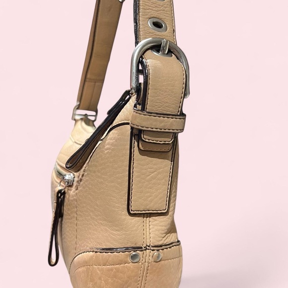 Coach - Picture 5 of 11